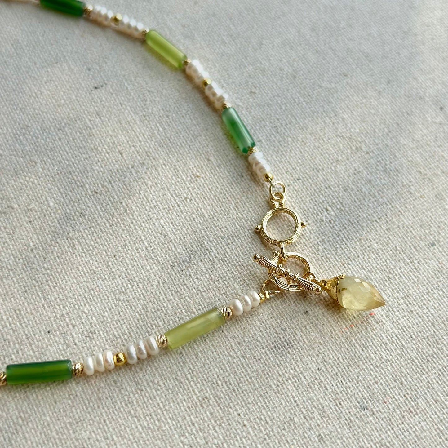 Prehnite And Agate Mixed Freshwater Pearl Beaded Hoop Toggle Necklace