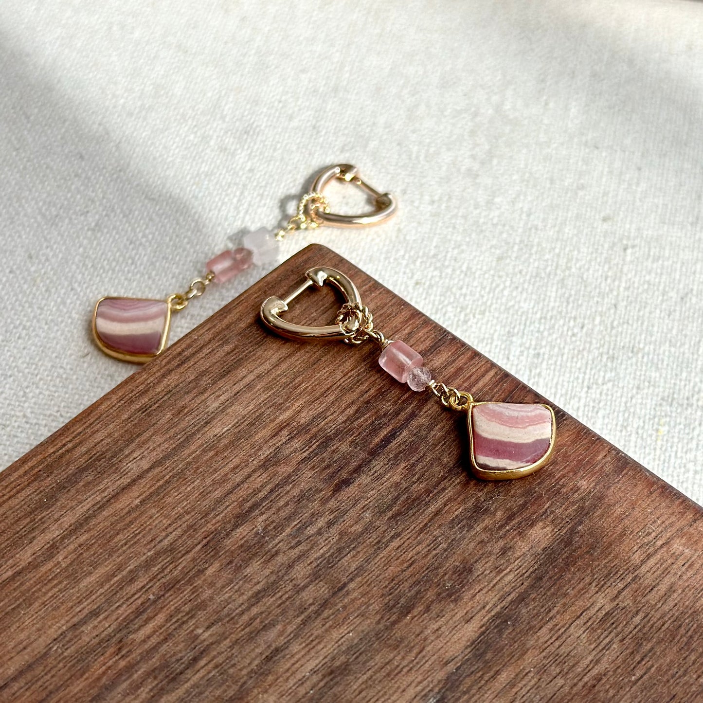 Rhodochrosite Heart-shaped Gold-plated Two-way Ear Hoop