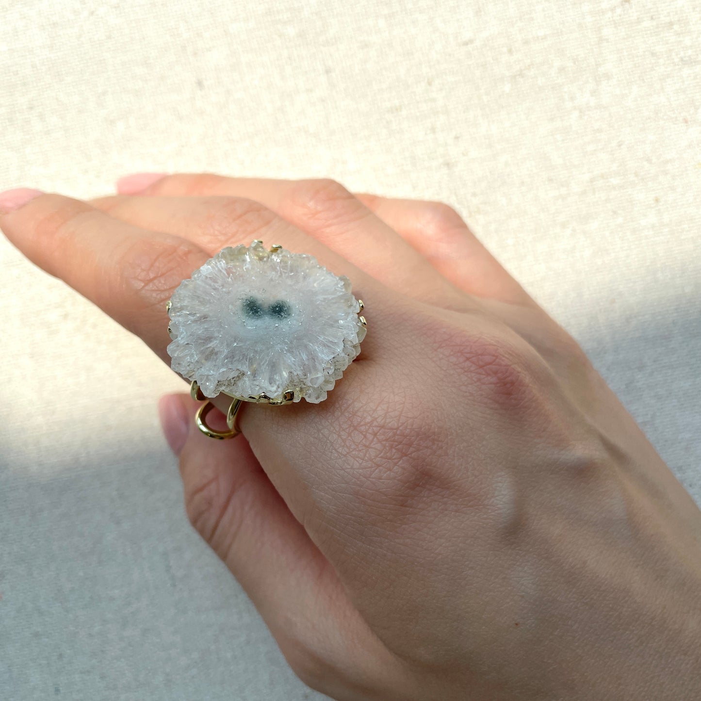 Oversized White Agate Adjustable Adjustable Gold-plated Ring