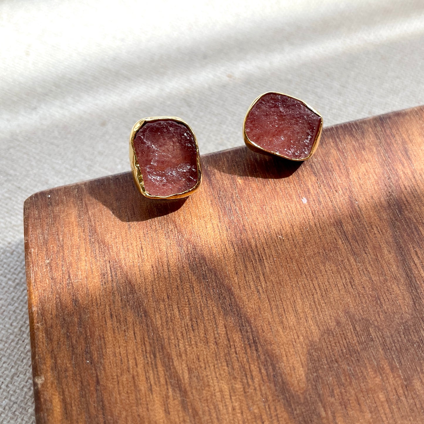 Cherry Quartz Raw Stone Gold-plated Ear Stud