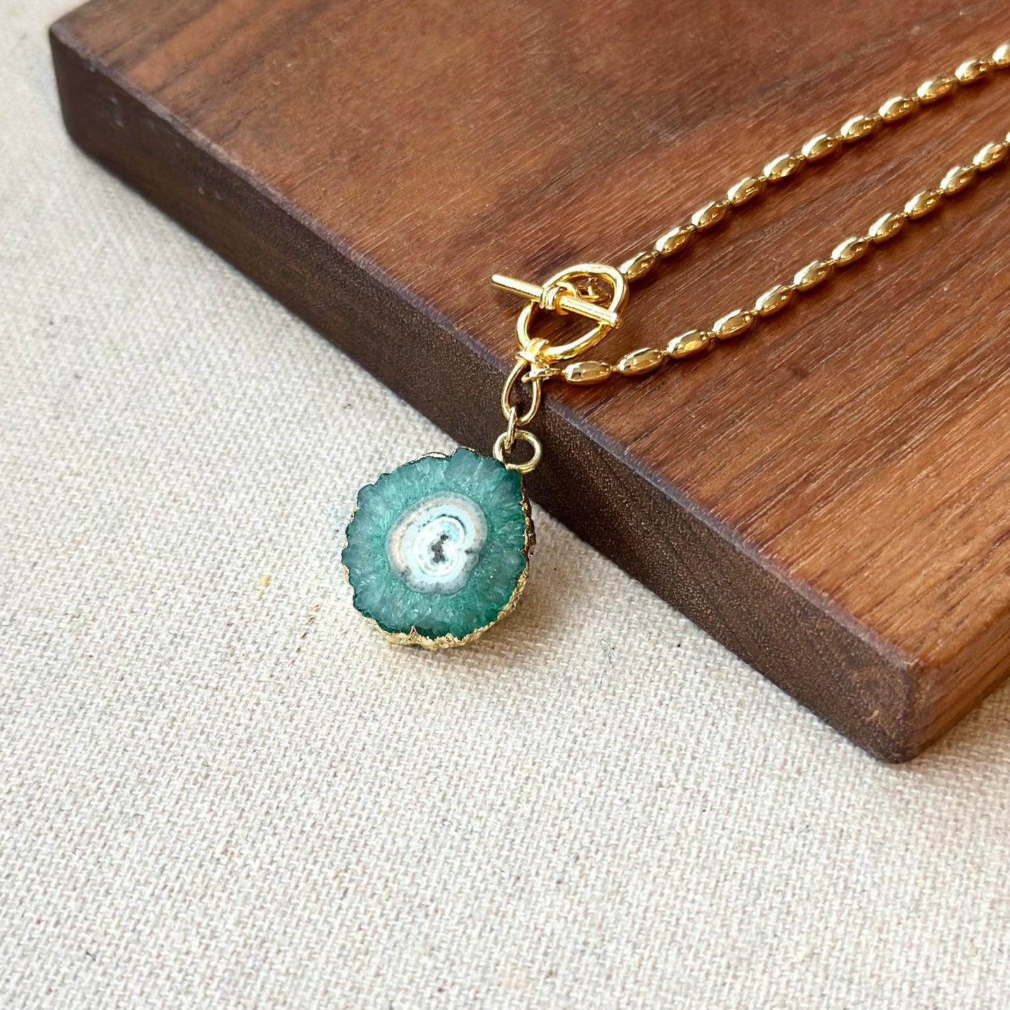 Green Agate Hoop Toggle Gold-plated Necklace