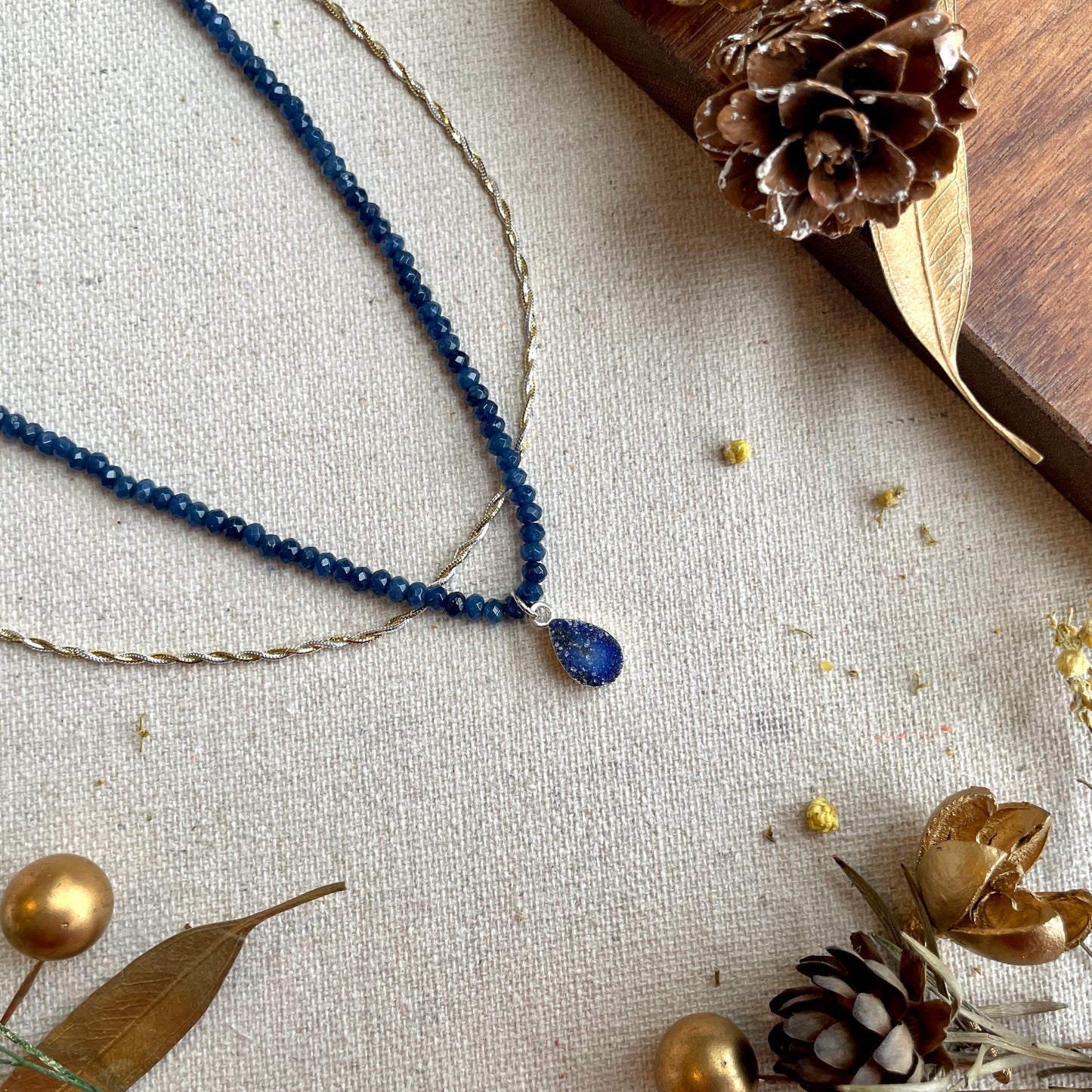 Druzy Stone And Blue Agate Beaded Choker Necklace