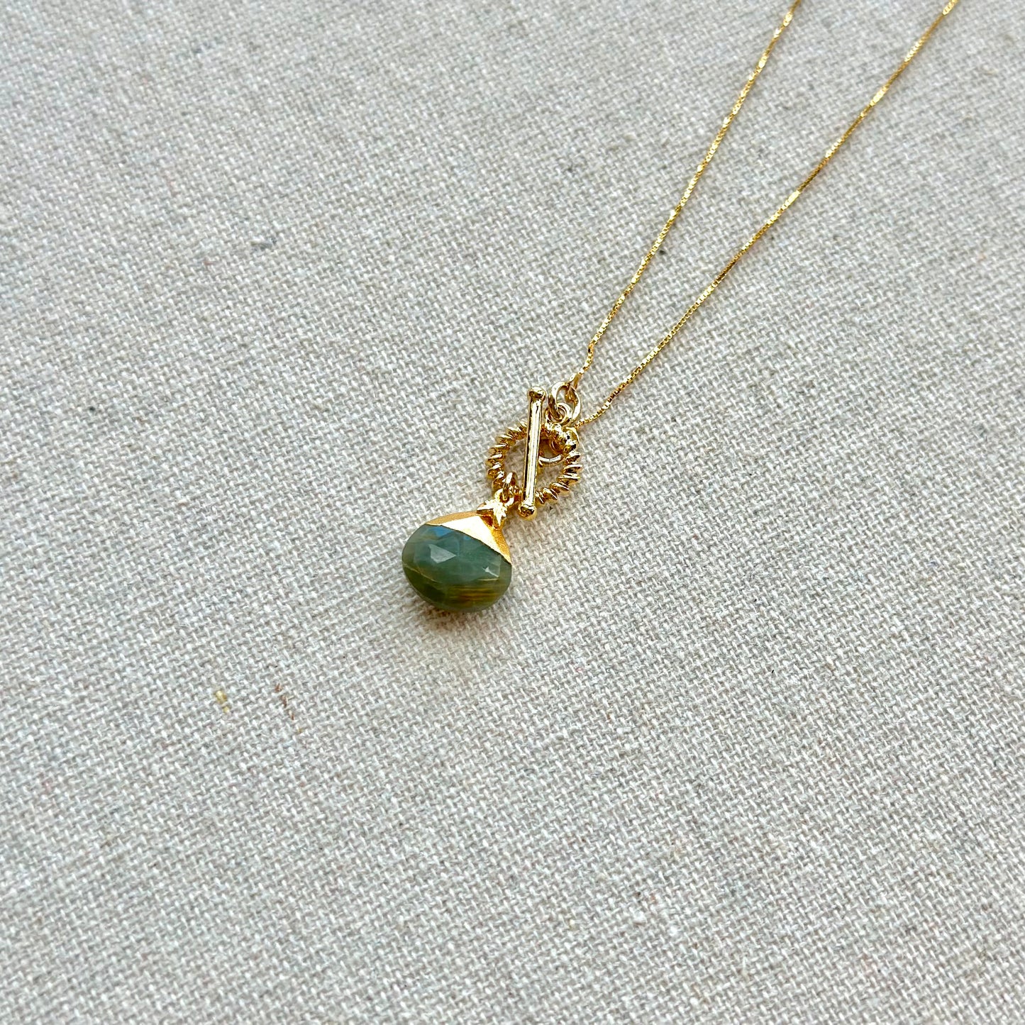 Green Cat's Eye Hoop Toggle Gold-plated Sterling Silver Necklace