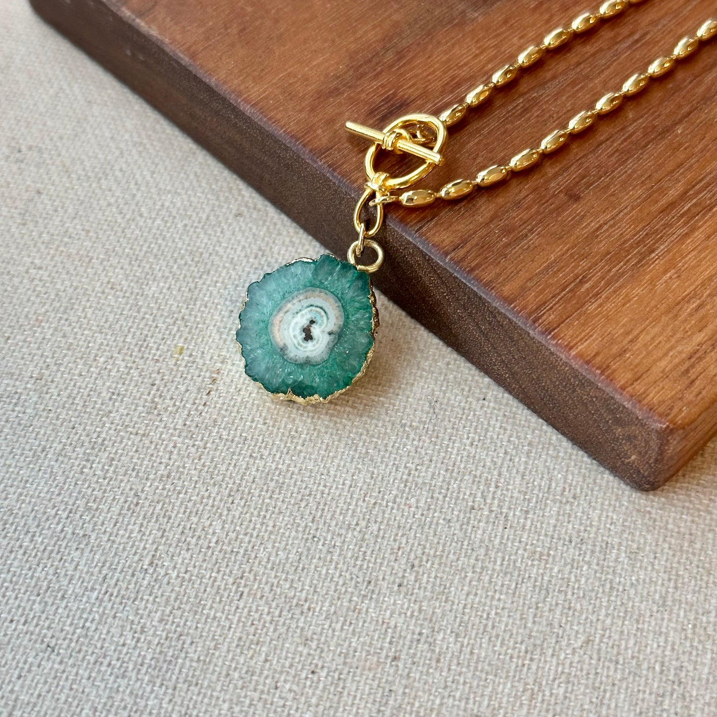 Green Agate Hoop Toggle Gold-plated Necklace