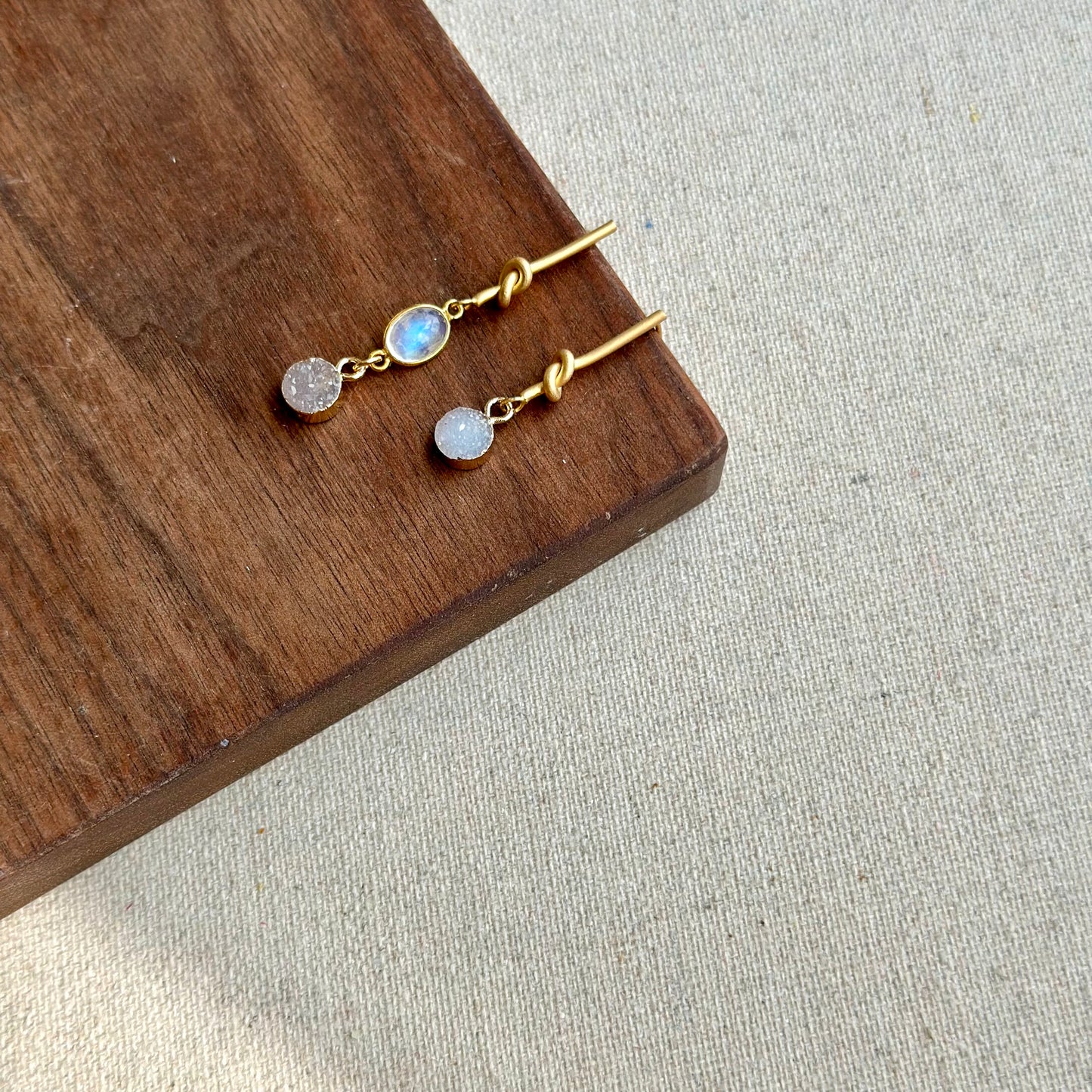 Druzy Stone And Moonstone Knots Gold-plated Earring