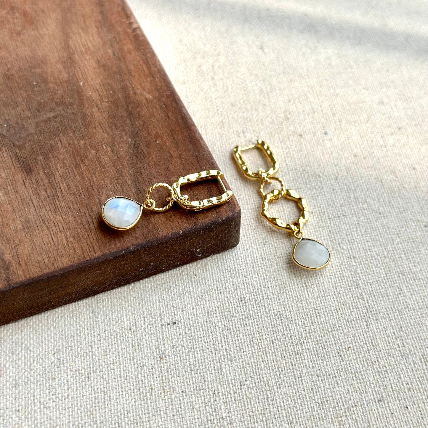 Moonstone Two-way Textured Gold-plated Ear Hoop