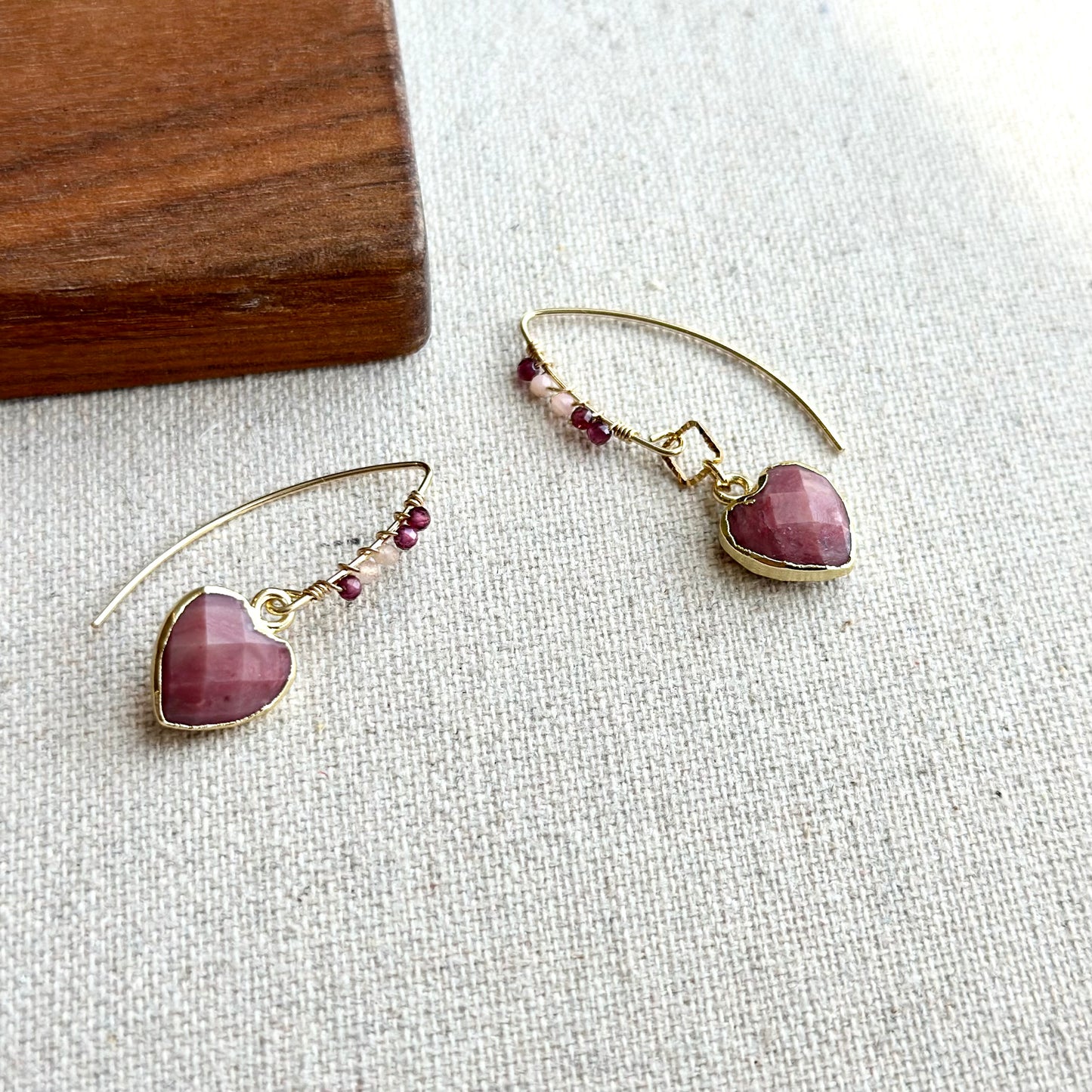 Heart shaped Rhodonite And Mini Stones Wire Wrapping Gold-plated Earring