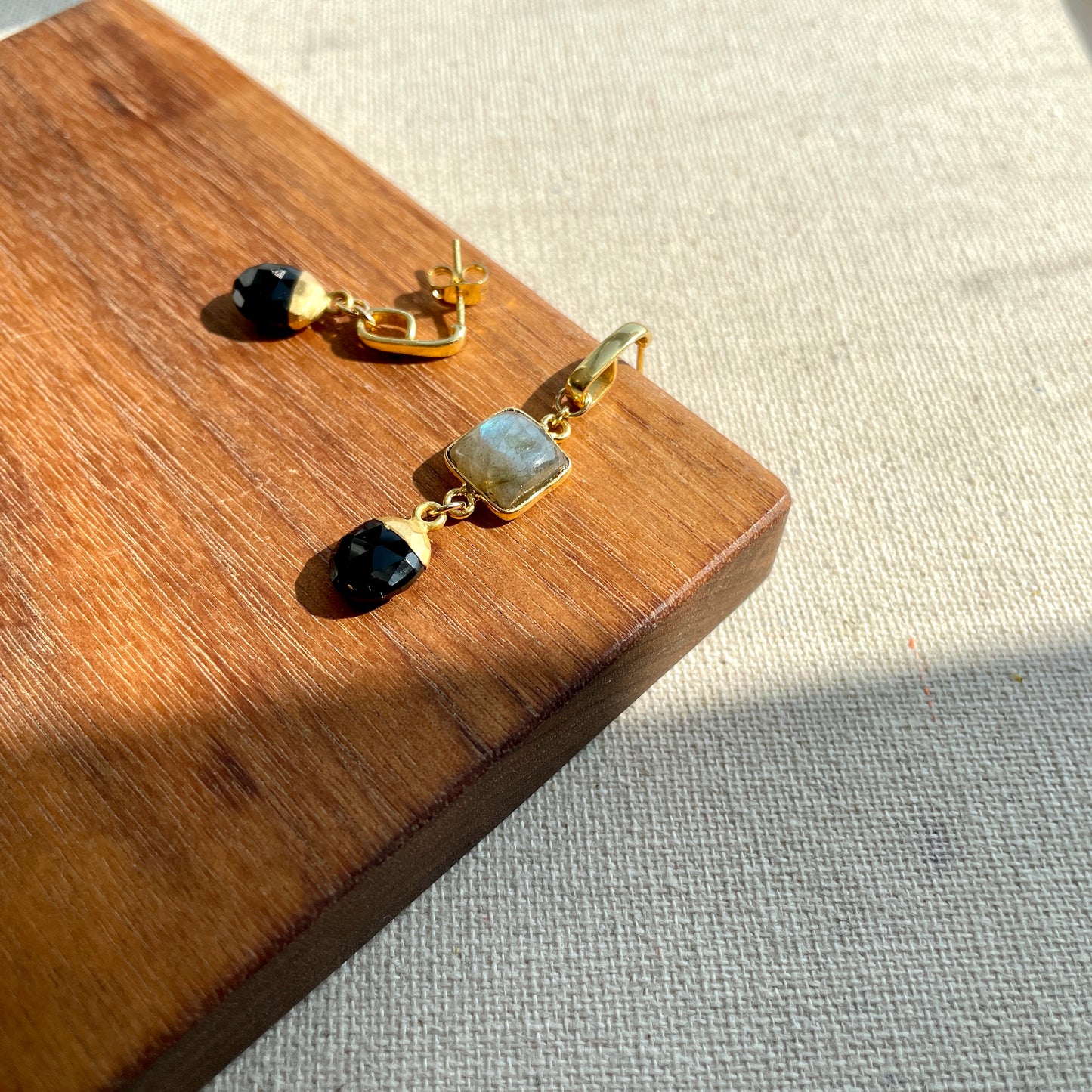 Black Agate And Labradorite Gold-plated Ear Hoop