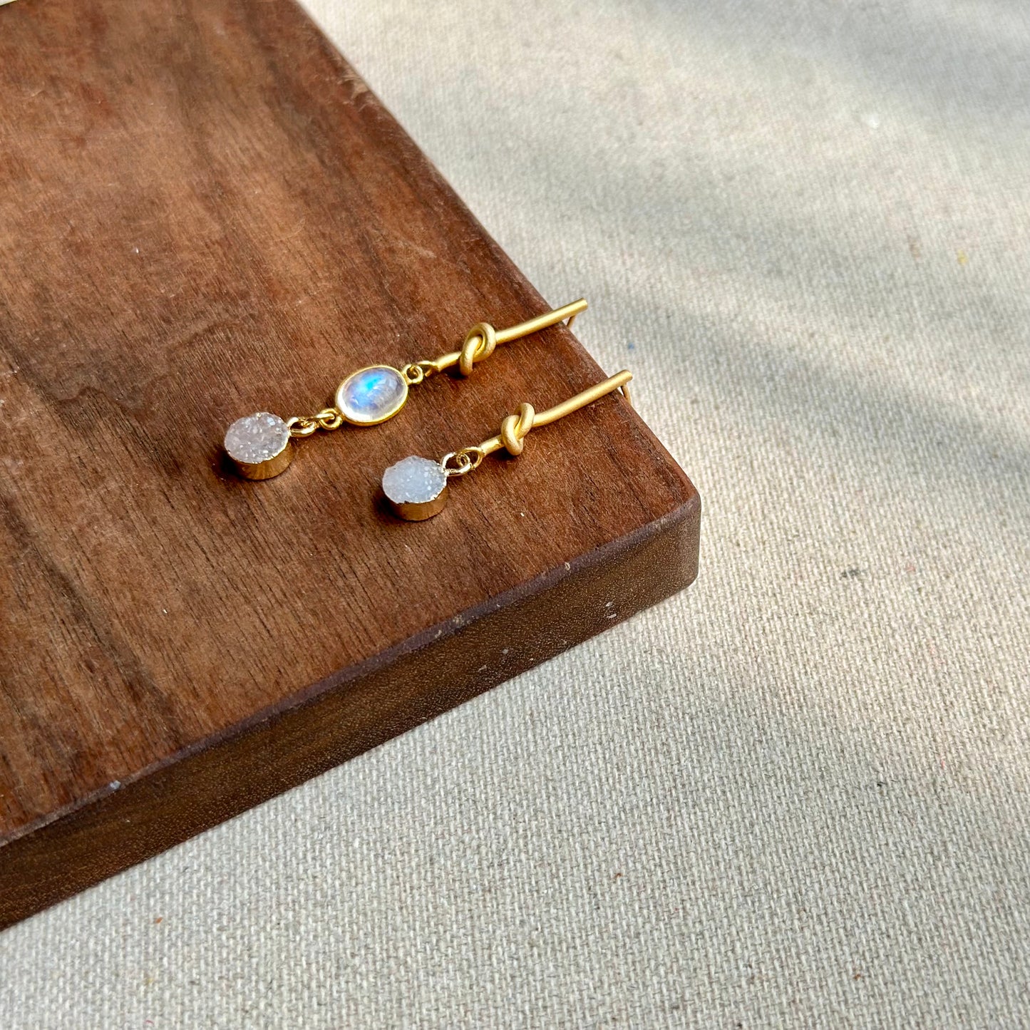 Druzy Stone And Moonstone Knots Gold-plated Earring