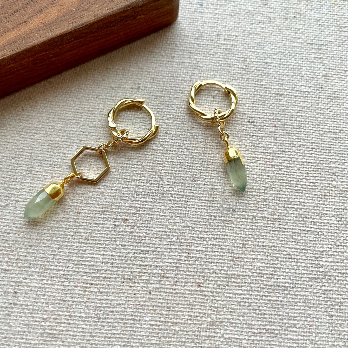 Prehnite Two-way Ear Hoop