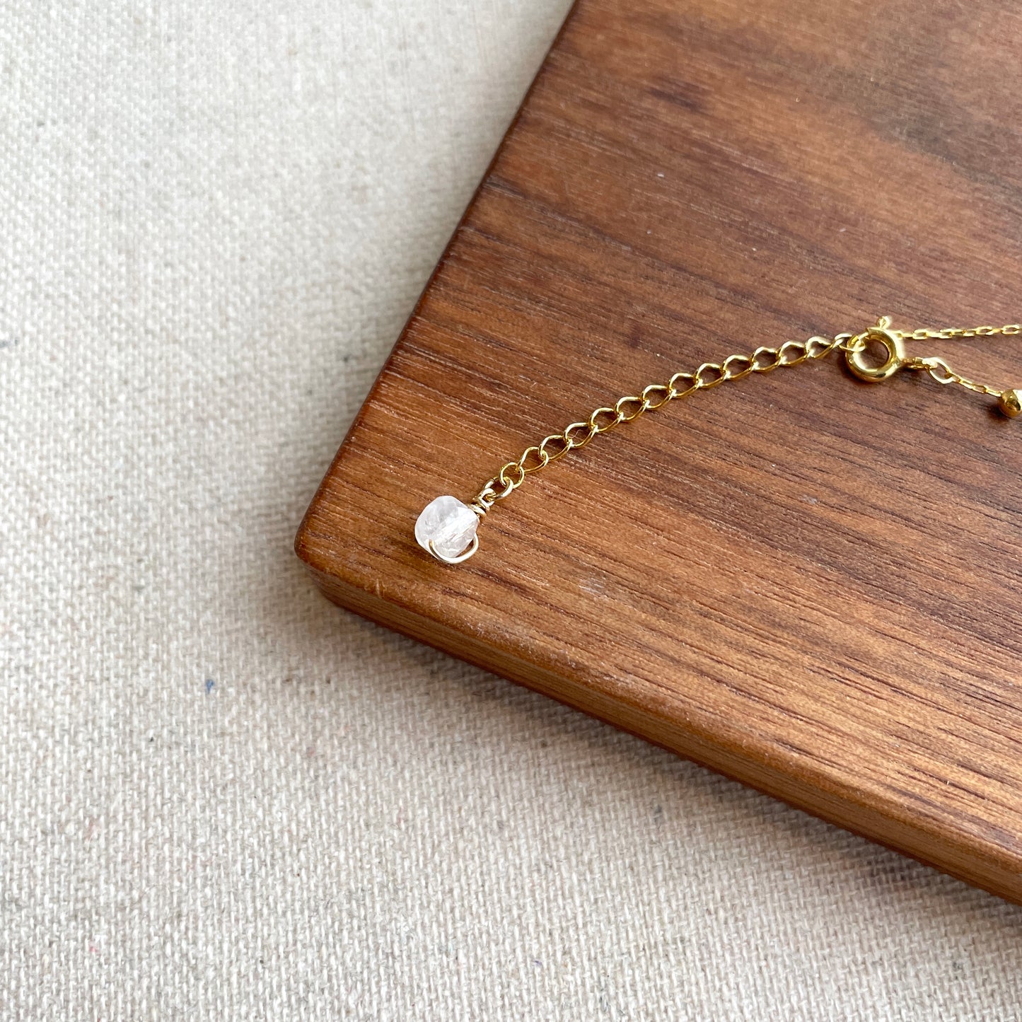 White Druzy Stone V-shaped Dotty Chain Gold-plated Necklace