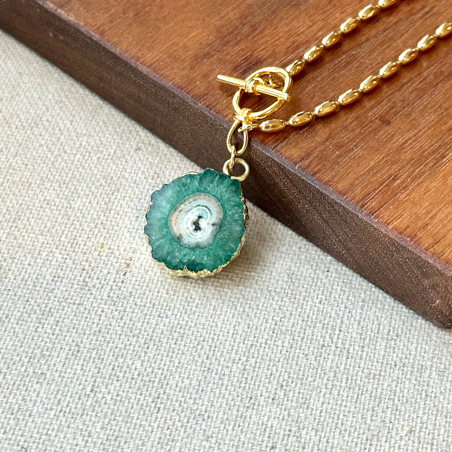 Green Agate Hoop Toggle Gold-plated Necklace