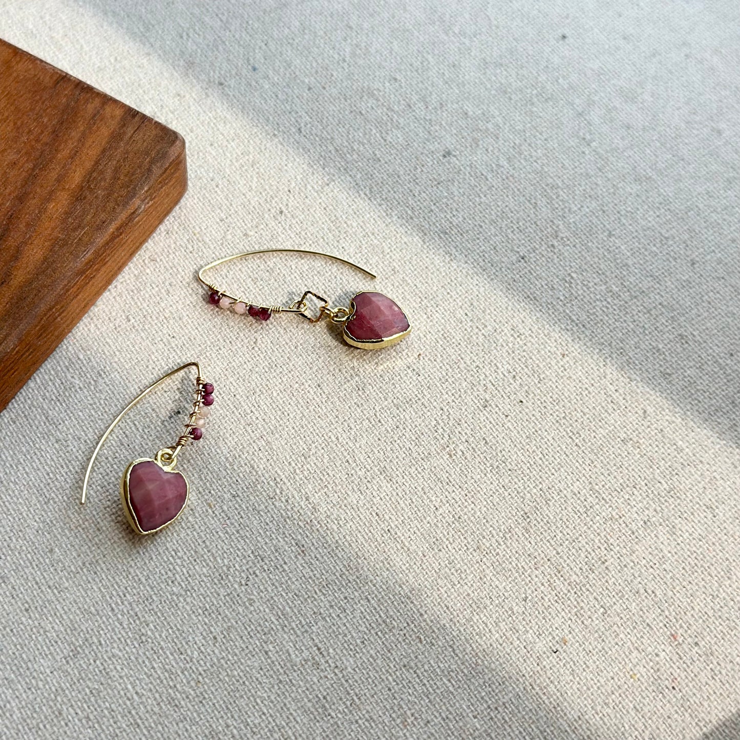 Heart shaped Rhodonite And Mini Stones Wire Wrapping Gold-plated Earring