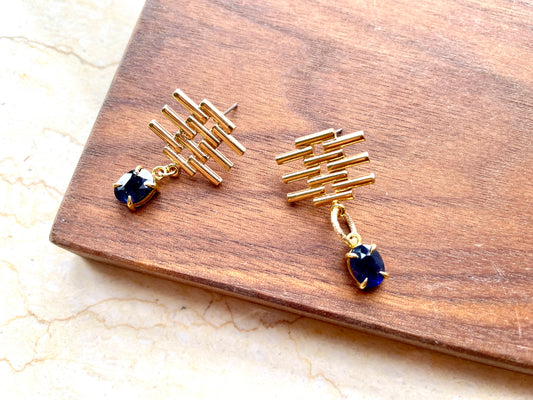 Prong Setting Oval Cut Sapphire With Oversized Ear Stud