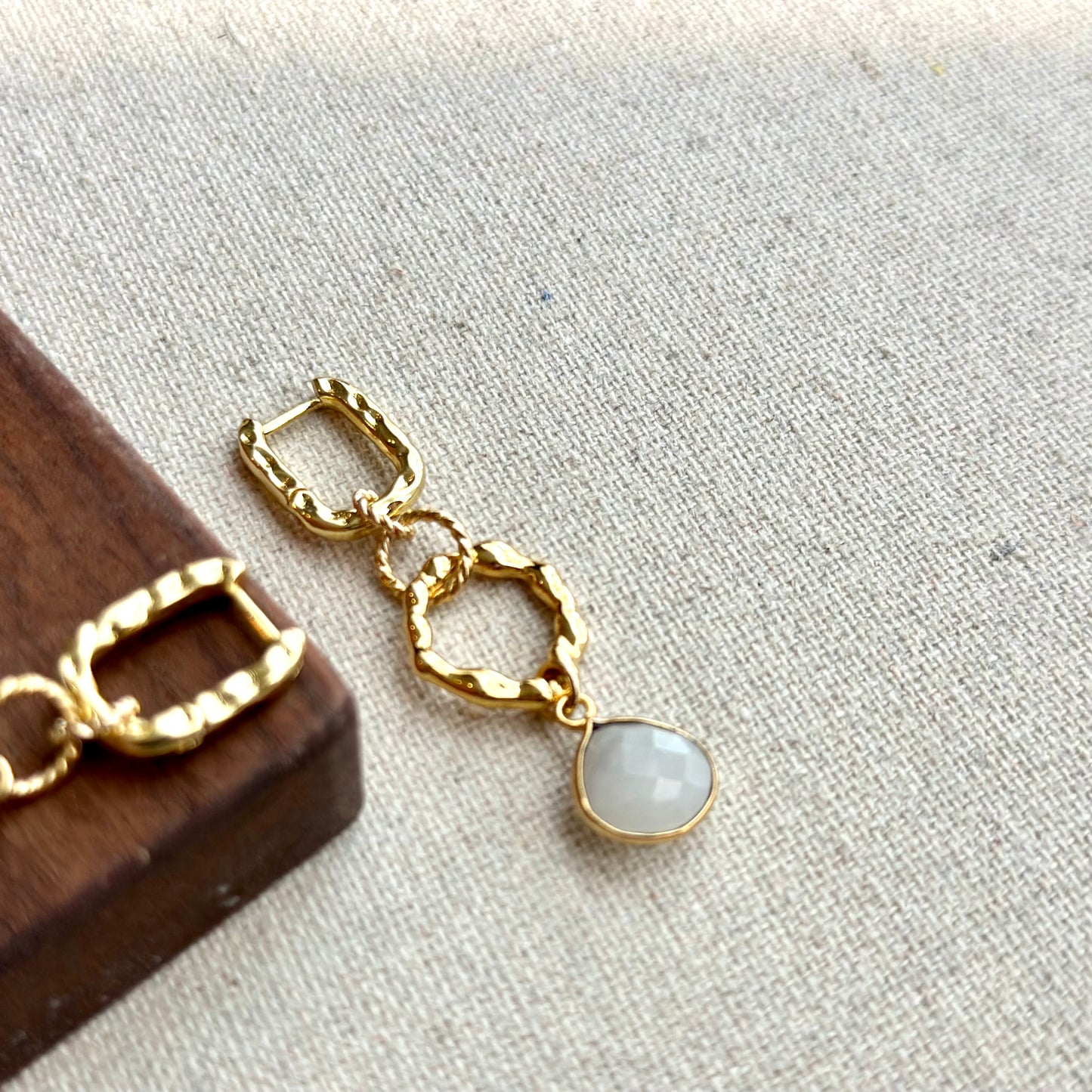 Moonstone Two-way Textured Gold-plated Ear Hoop