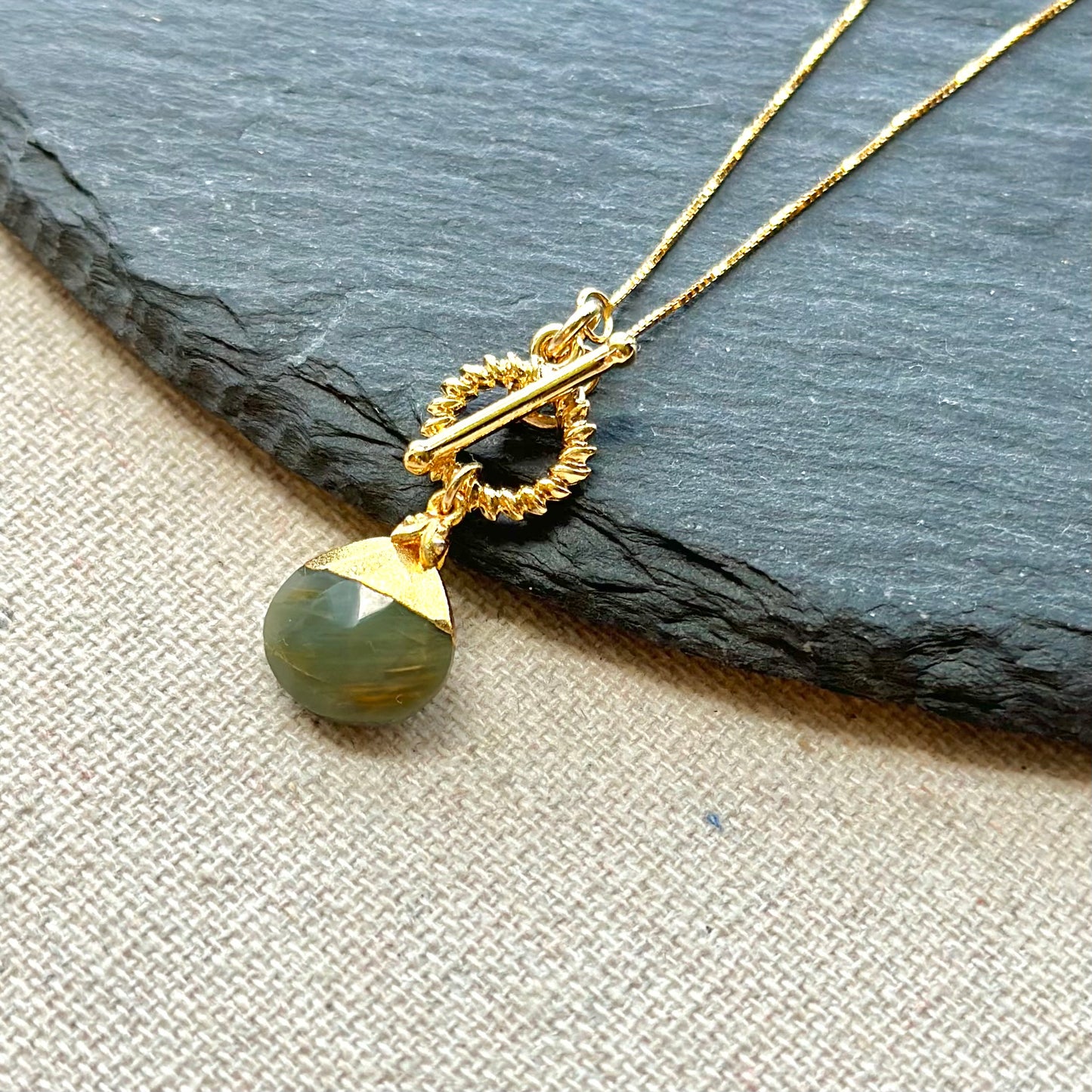 Green Cat's Eye Hoop Toggle Gold-plated Sterling Silver Necklace